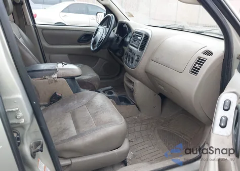 2004 Ford Escape Xlt z USA, uszkodzony, nr VIN 1FMCU931X4KA87700